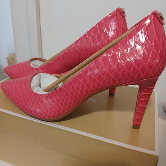 Shoes - Picture 3 of 4